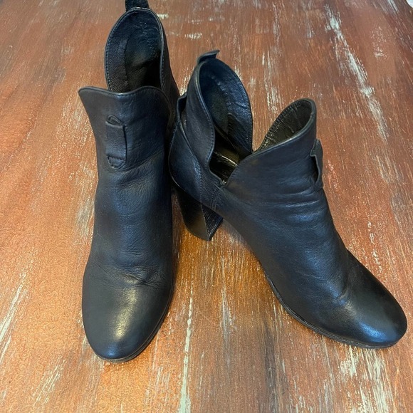 STEVE MADDEN Women's Leather Ankle Boots 40/ 8 US - Picture 2 of 8